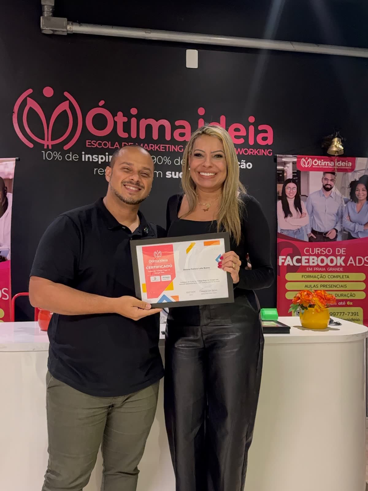 Alunos em aula na Escola Ótima Ideia